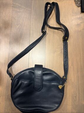 Vintage Brio! Round Black Leather Crossbody Bag